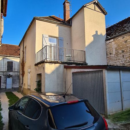 Alba - Terrasse, Local A Velos Et Parking Au Centre Historique Tonnerre Kültér fotó